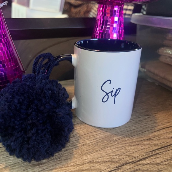 🍾🍾🎉New Year Clearance🎉🍾🍾 Hello Happy “Sip” Mug - Picture 2 of 2